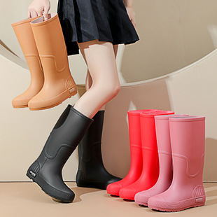 �Ӻ���Ь��Ͳ��ѥŮ���˕r�з�ˮЬ��ĥ��ů����Դ�^���S������l