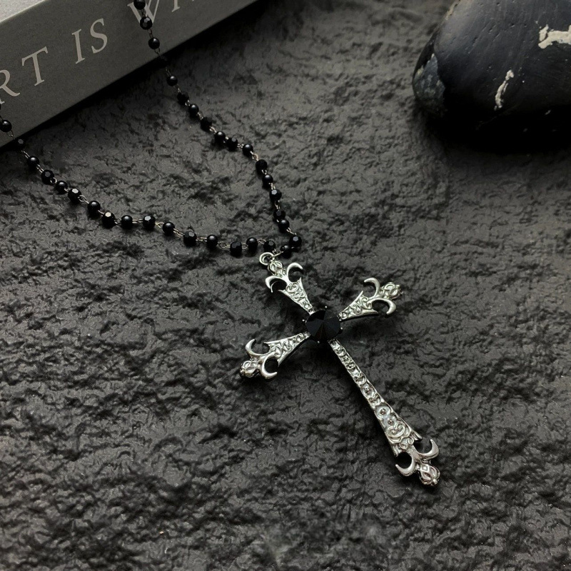 Collier croix gothique vintage pour femme, long collier à strass, style chic et tendance._voghion.com