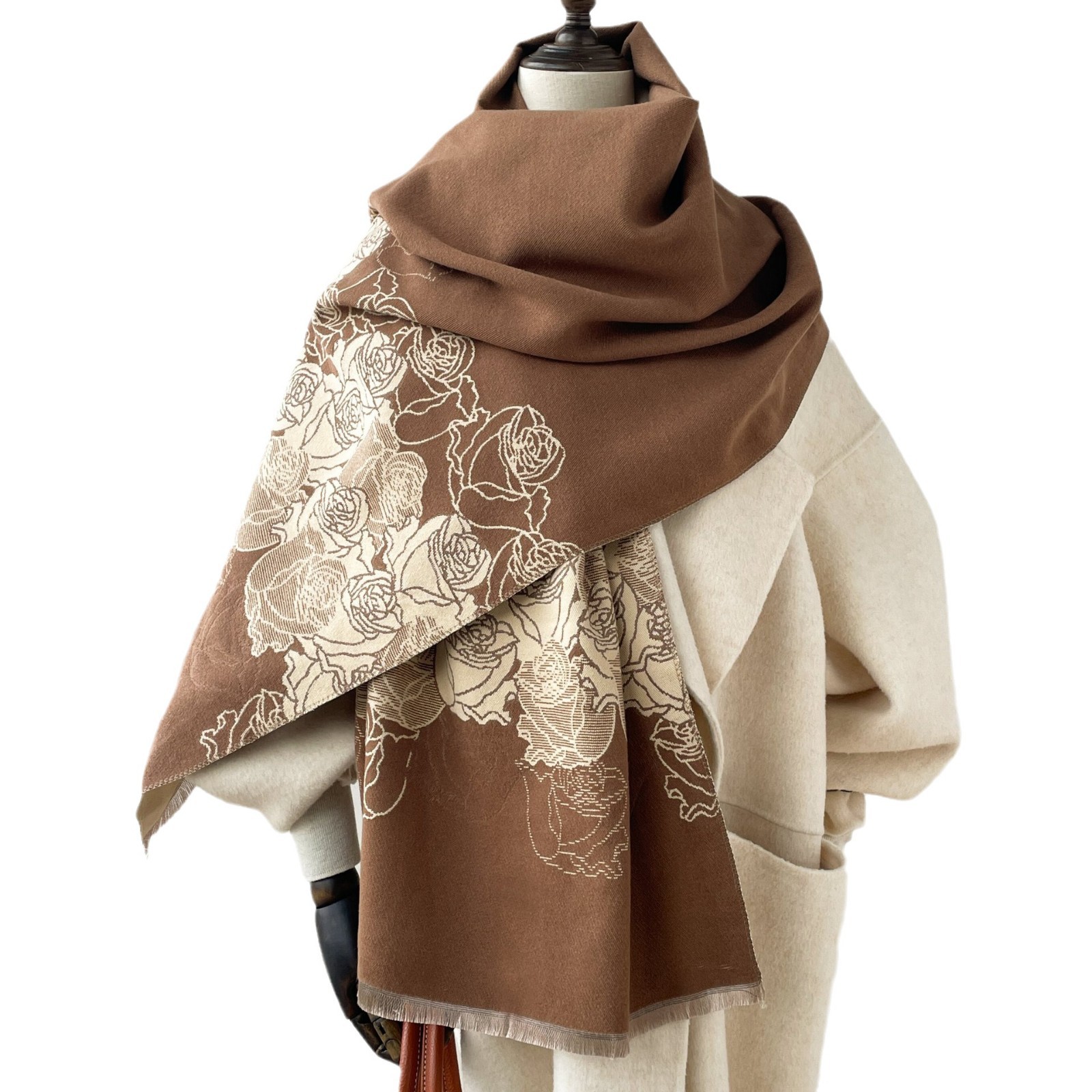 Europa y los Estados Unidos otoño y invierno cálido ramas de rosas de contraste de color viento doble cara bufandas de cachemira mantas de oficina damas buñuelo