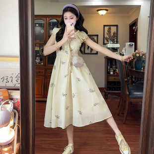 Women's Summer New Floral Embroidered French V-neck dress Slim-fit Tight Waist Slimming Short Dress Holiday Elegant