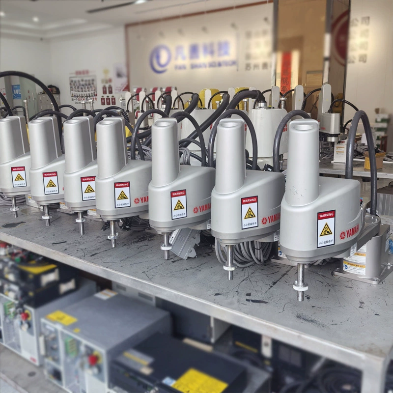 Подержанный в употреблении Yamaha SCARA Роботизированная нагрузка 3KG рычаг 400mm для обработки сортировки YK400XR Настольный манипулятор