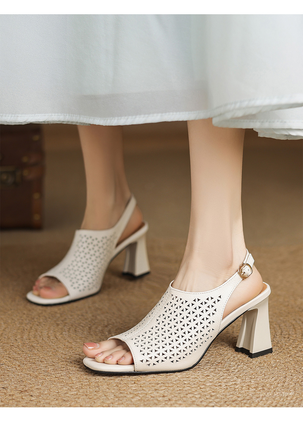 Sandal cao gót nữ hở mũi quai ngang đục lỗ da bò, gót 7 cm — Gạo trắng và cao 7 cm chi tiết 2