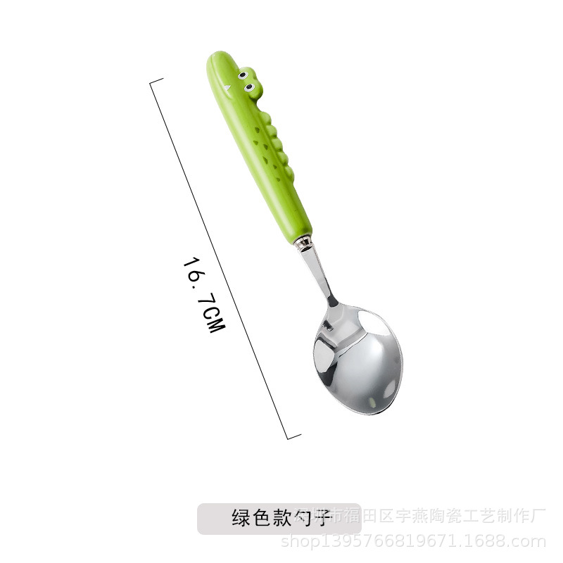 작은 녹색 악어 숟가락