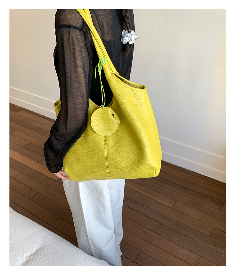 Large-capacity bag for women's summer, 2025 new style fashionable retro shoulder bag, textured tote bag for class and commuting undefined