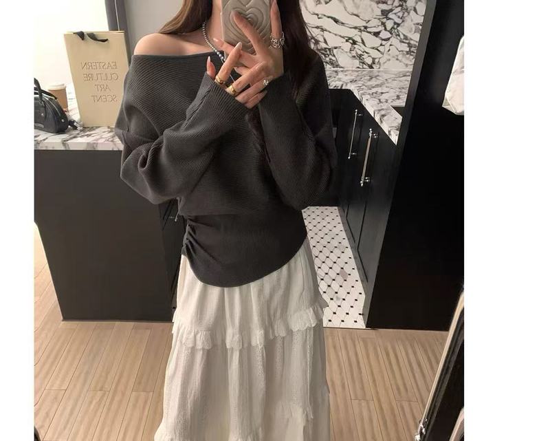 气质斜领设计感露肩长袖毛衣女秋季新款时髦个性褶皱收腰针织上衣|undefined