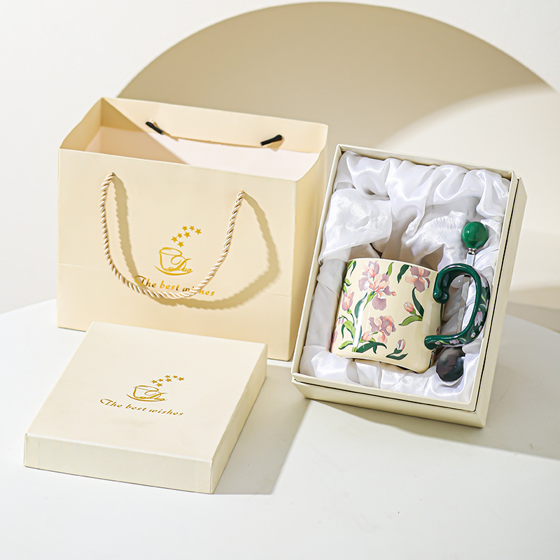 Celebridades de Internet Taza de lujo ligera retro Iris Taza de agua Camellia Taza de cerámica de gran capacidad Taza de cerámica Caja de regalo Pareja