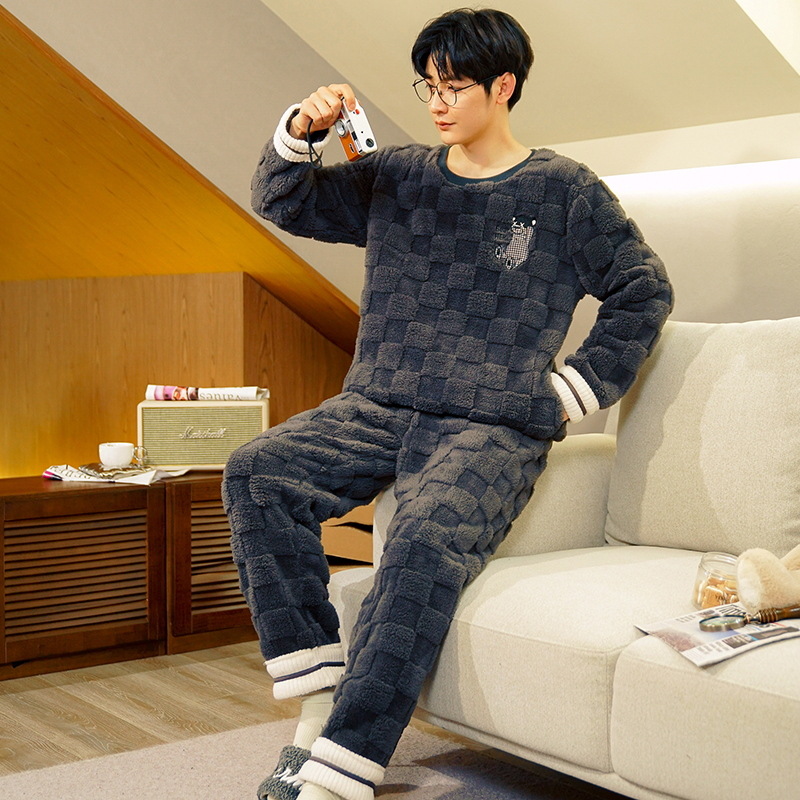 Pijamas de hombre de invierno de los hombres de lana de coral engrosada de lana forrada de franela de dibujos animados de invierno más el tamaño de ropa para el hogar Otoño e Invierno