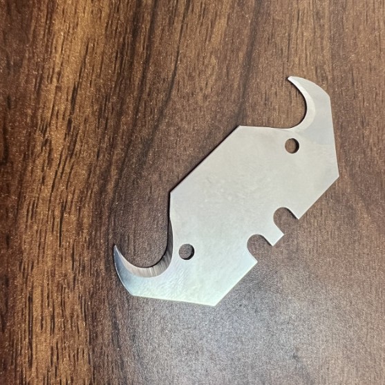 厂家双孔牛角刀片钩型电缆剥皮刀剥线刀电工刀片牛角异形钩刀片