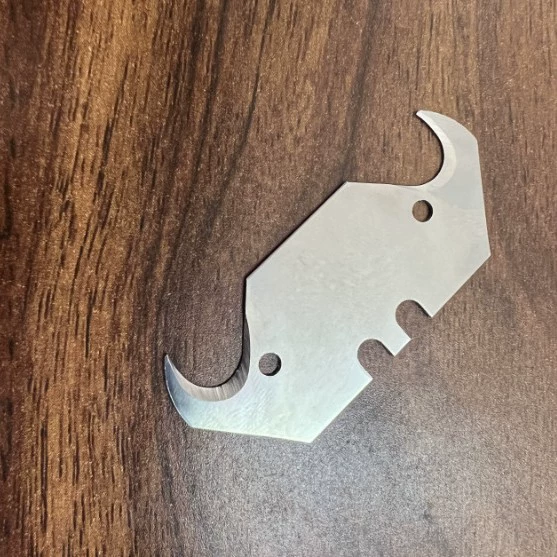 Производитель рогового лезвия с двойным отверстием, нож с крючком, нож для очистки кабеля, инструмент для зачистки проводов, лезвие электрика, рожок, лезвие с крючком специальной формы