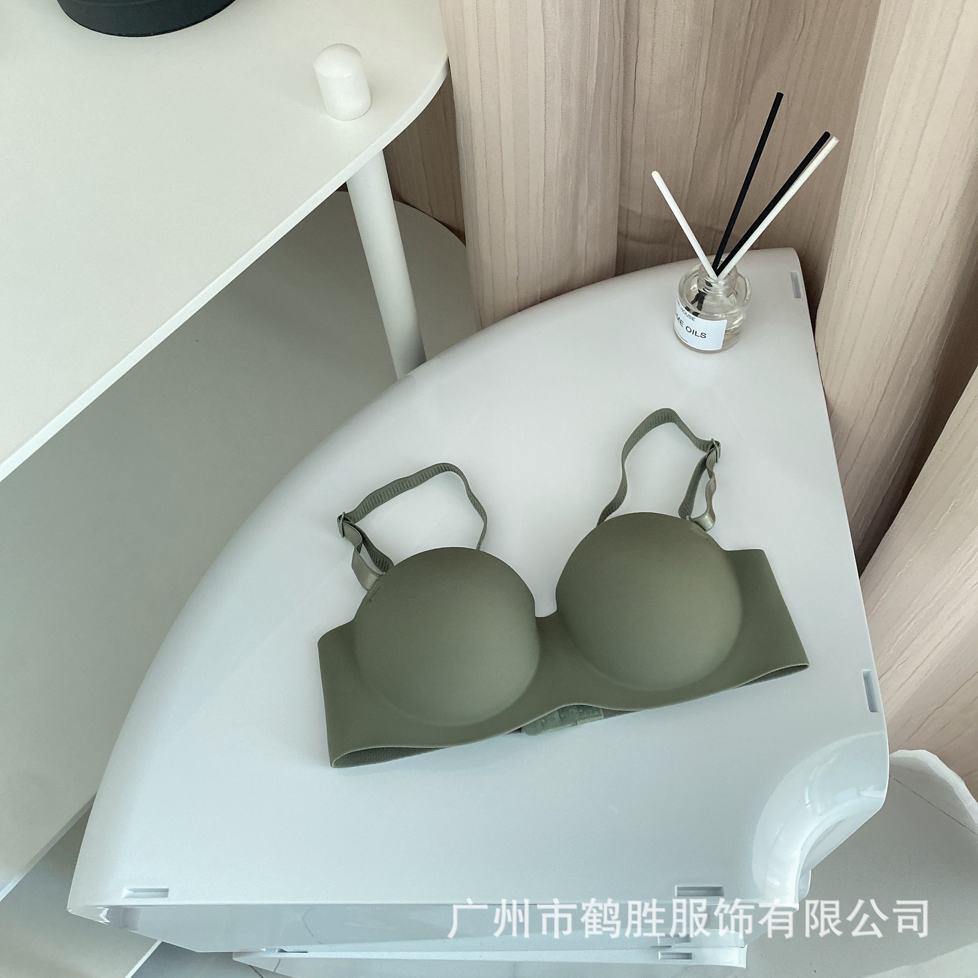 Ropa interior de media taza de Jianmei, una hermosa espalda de color sólido, pecho pequeño, fruncido, antiflacidez, sujetador transfronterizo ajustable sin anillo de acero