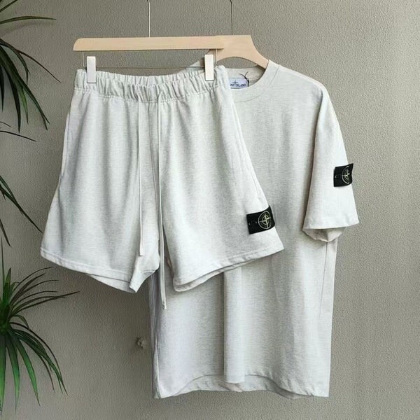 Fashionable solid color sports suit
