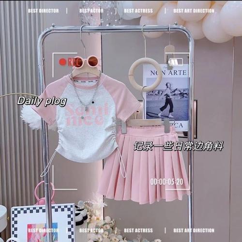 Set of 2 Girls' Han Style  Summer New Fashion Letter Short Sleeve Top and Pleated Skirt