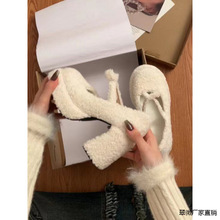 网红法式白色粗跟玛丽珍高跟鞋女秋冬2024新款小个子加绒毛毛翠微