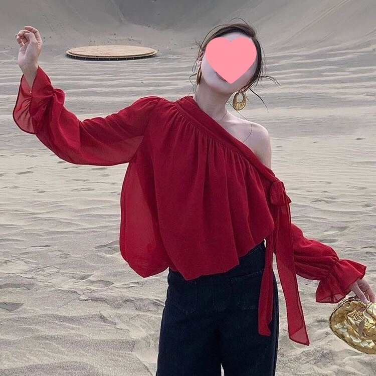 French-Style Chic Top 2026 Fashionable and Unique Beautiful Red Off-Shoulder Shirt for Women