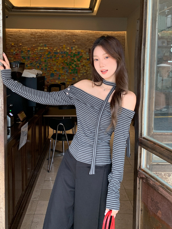 黑灰条纹撞色一字肩露锁骨长袖t恤女2025早秋不规则飘带气质上衣|undefined