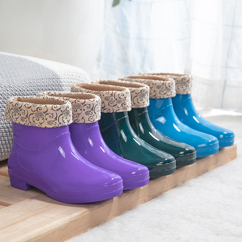 Comercio exterior zapatos de lluvia de color sólido para mujeres adultas al aire libre bosque lluvioso a prueba de agua anti-deslizante zapatos de agua de lana calentamiento botas de lluvia