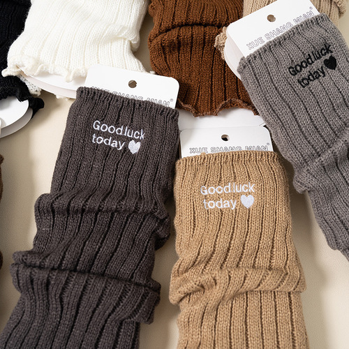 Maillard wears brown embroidered love socks for women in autumn and winter warm knitted wool socks for hot girls to look slim and long