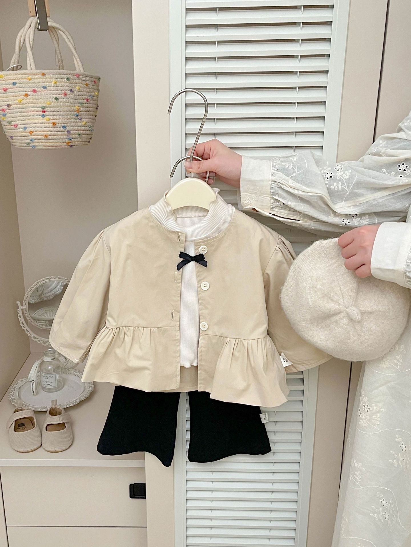 Niña primavera pequeña abrigo de viento fragante 2026 nueva ropa de bebé temperamento de niña pequeña primavera abrigo de moda
