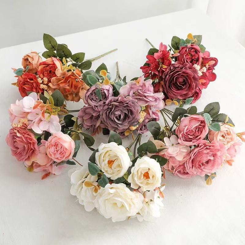 Simulated European-style small bouquet of fake flowers for living…