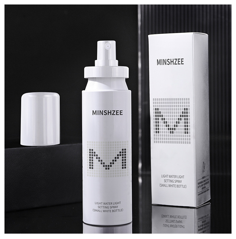 Mingxi Zhi Setting Spray is long-lasting without makeup smudging or powder sticking. It is waterproof, sweat-proof, and moisturizing for dry and oily skin. It is suitable for cross-border use undefined