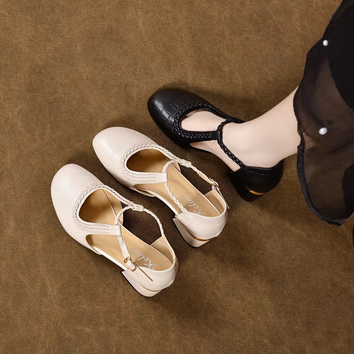 Sandal nữ quai ngang mũi tròn miệng cạn gót vuông phong cách La Mã — màu đen
