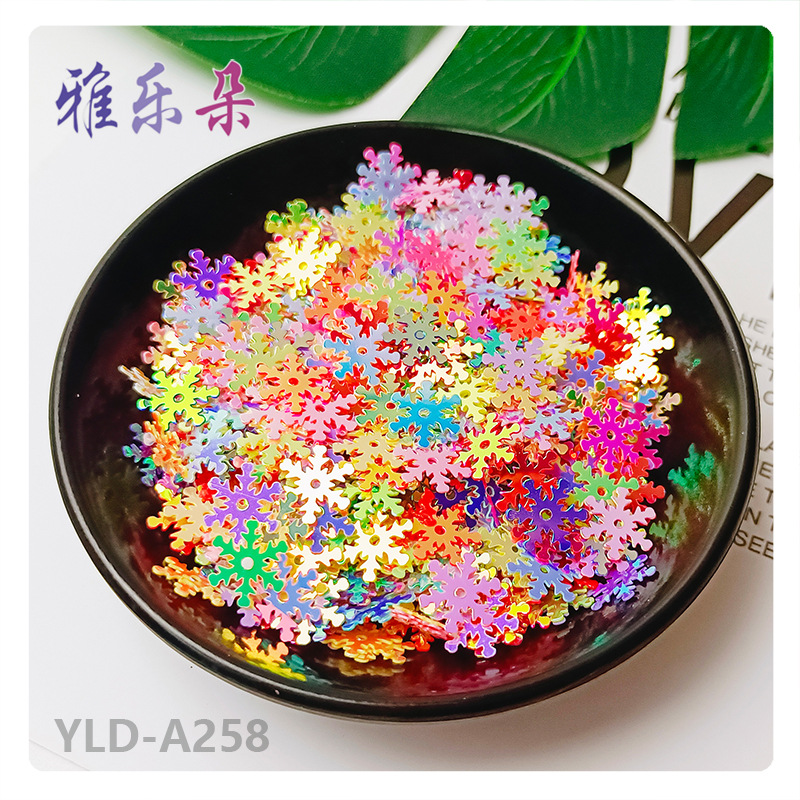 10MM圣诞雪花 中孔美甲服装装饰缝纫珠片PVC充气标填充配件