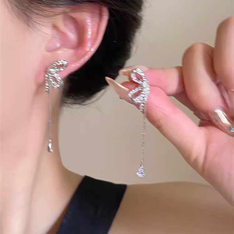 Pendientes de circón súper flash de alta calidad con aguja de plata 925 Pendientes de estilo explosivo de temperamento exquisito de lujo ligero femenino Pendientes de primavera y verano al por mayor