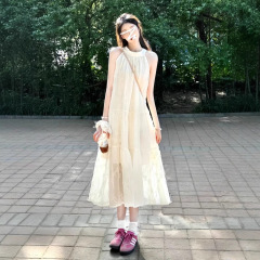 法式茶歇高级刺绣挂脖杏色连衣裙夏天海边度假松弛感无袖露肩长裙