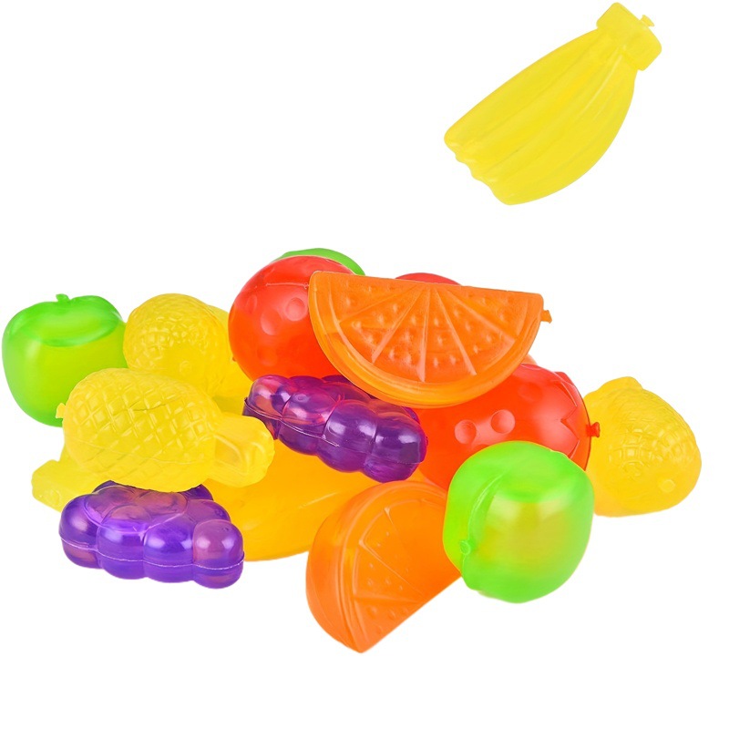 Envío gratuito en paquete de 24 cubos de hielo reutilizables de plástico de calidad alimentaria con forma de frutas de colores.