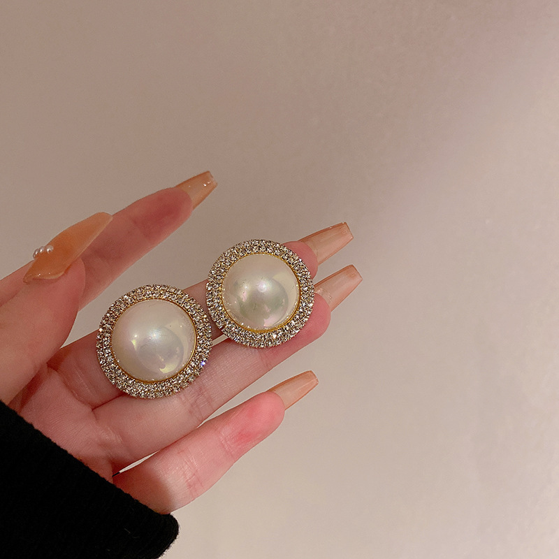 Aguja de plata pendientes de perlas de agua dulce verdadero oro galvanoplastia moda todo partido nicho de lujo de alta calidad pendientes de fábrica al por mayor