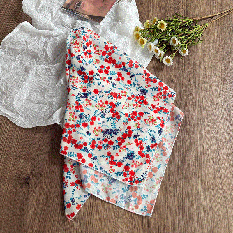Pañuelo en la cabeza Verano femenino pastoral nuevo estilo floral literario bufanda cuadrada todo fósforo bufanda pequeña bufanda de seda correa para el cabello multifunción accesorios para el cabello