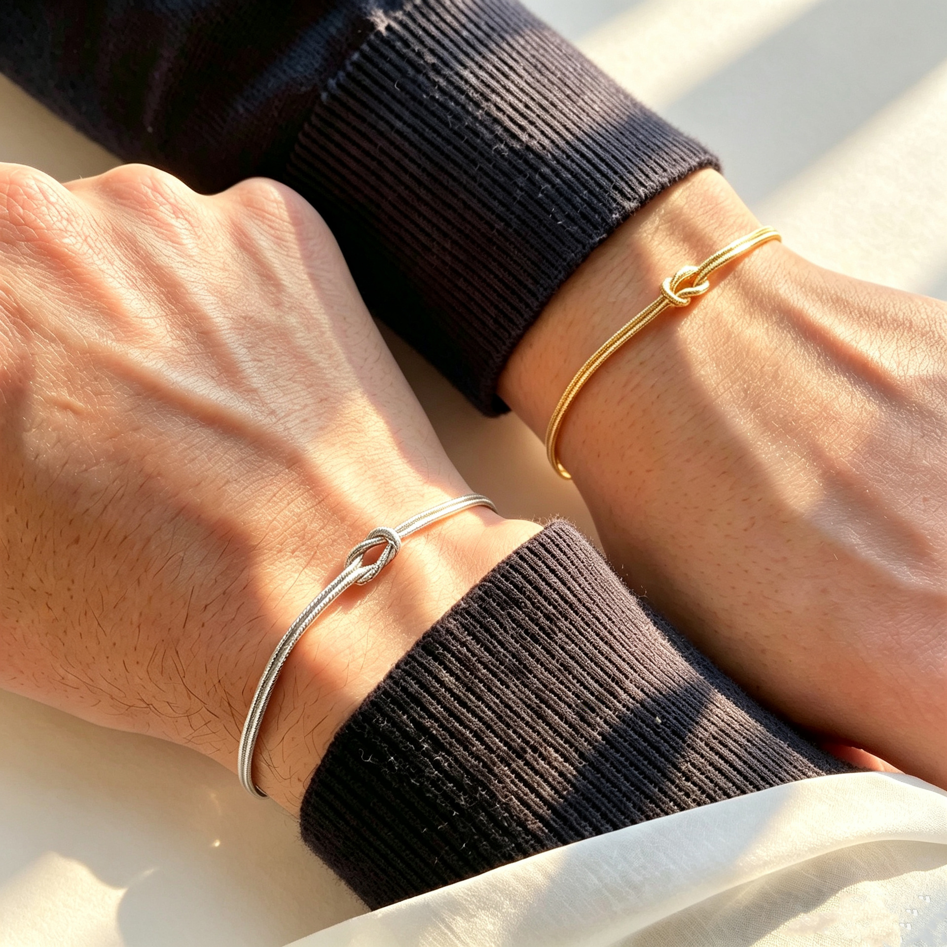 Cross-border Amazon stainless steel bracelet with gold and silver knotted and intertwined circles, simple design, couple's style, elegant bracelet