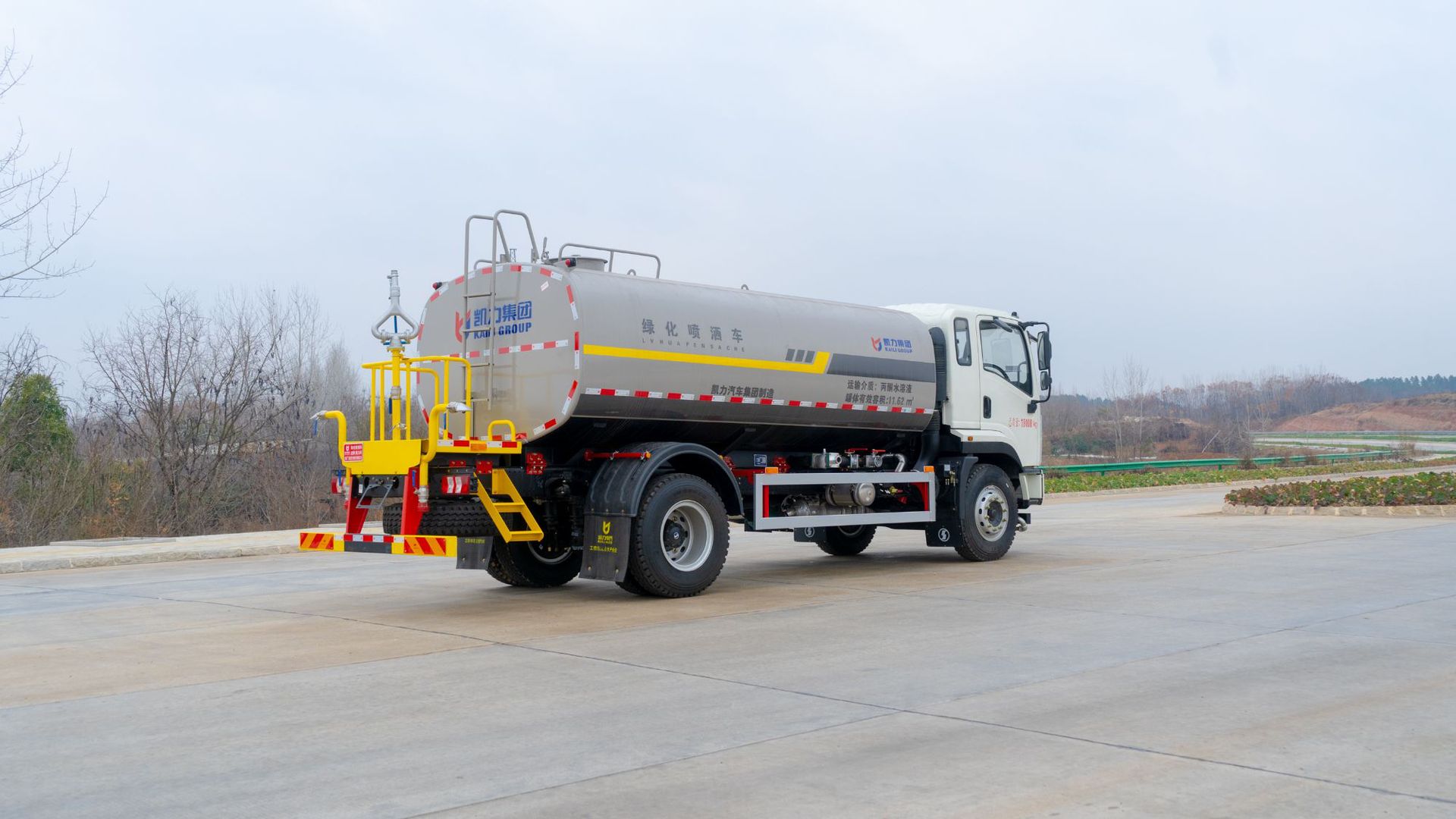 15-Cubic Meter Sprinkler Truck, Construction Site Sprinkler, Urban Sanitation Road Washing, Dust Reduction and Haze Removal, Fog Cannon Sprinkler Truck
