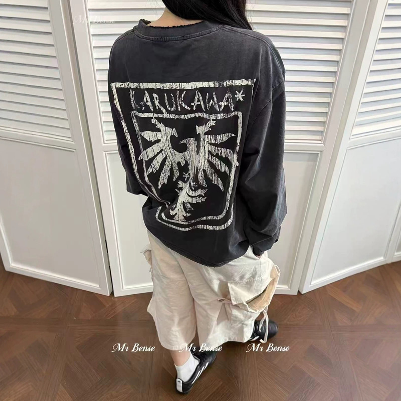 Washed distressed round-neck long-sleeve T-shirt with a square eagle graphic on the back and distressed lettering, American street style loose casual top Washed distressed round-neck long-sleeve T-shirt with a square eagle graphic on the back and distressed lettering, American street style loose casual top
