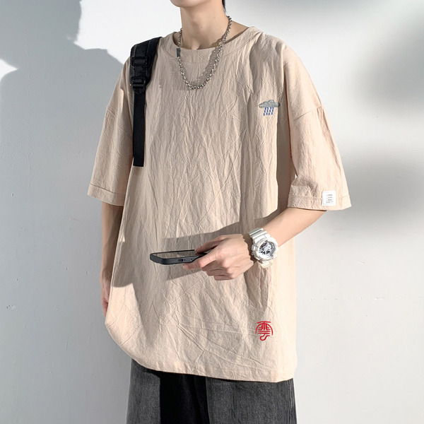 Short sleeve T-shirt with a round collar