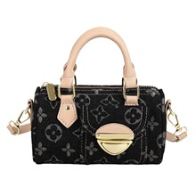 �¿�С���������Ůʿ�¿����^����������ţ�в�С����ʿ�Dб���