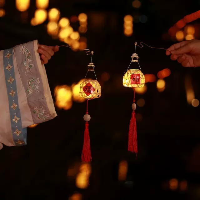 厂家批发竹编灯笼小灯笼手提发光竹编材料包地摊批发景区手提灯笼