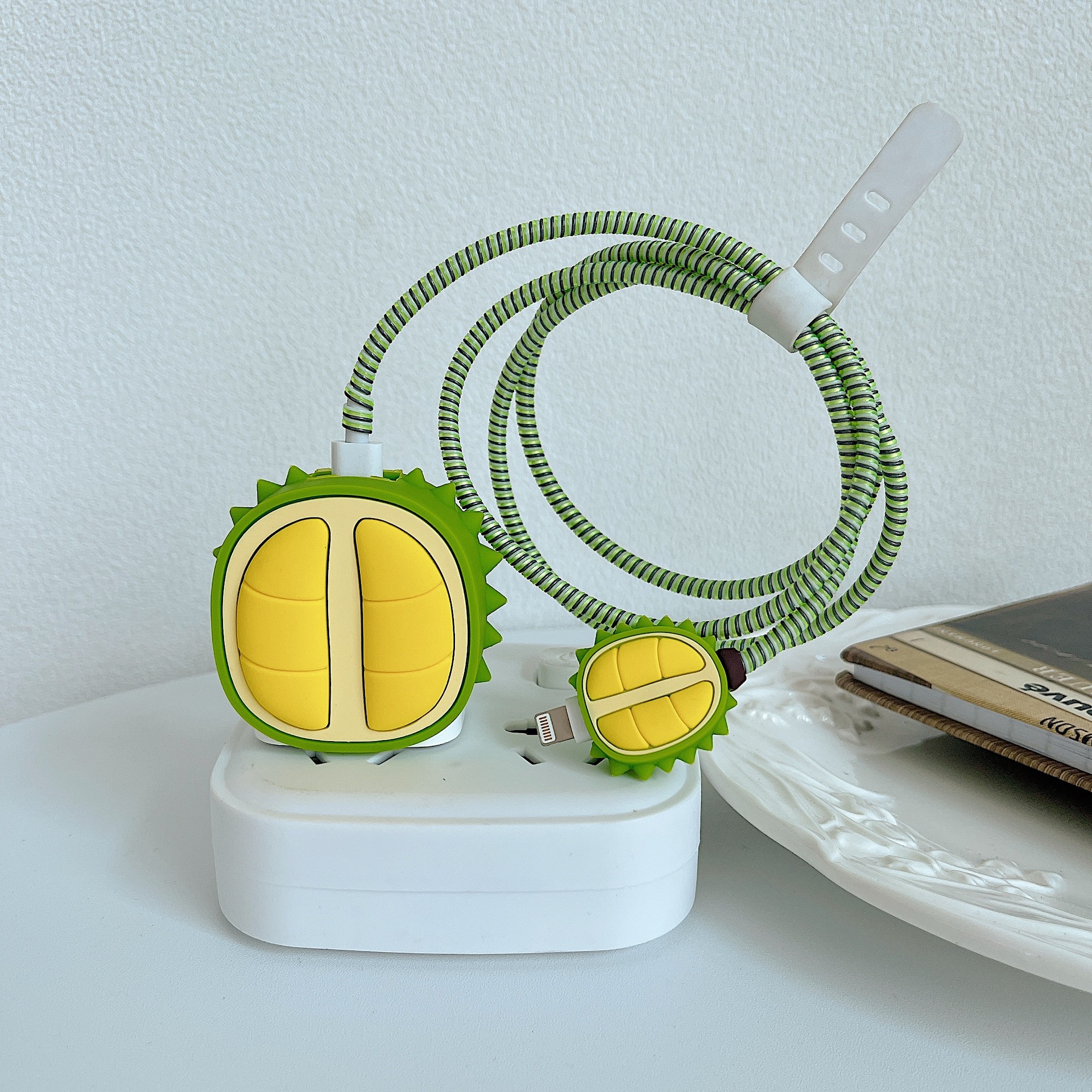 2023 nuevo cargador de dibujos animados cubierta protectora adecuada para Apple carga rápida cabeza 18/20W estándar europeo estándar americano aplicable