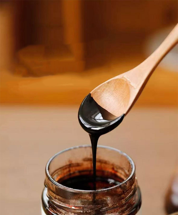 Huang Jing Sang Mei Gao (Polygonatum, Mulberry & Rose Paste) — Traditional Herbal Wellness Paste, 300g Jar in use