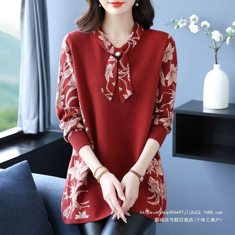 Stylish and age-reducing long-sleeved knit sweater for middle-aged women, featuring a fashionable jacquard pattern, a flowing design, and a mid-length style, perfect as a base layer for autumn and winter
