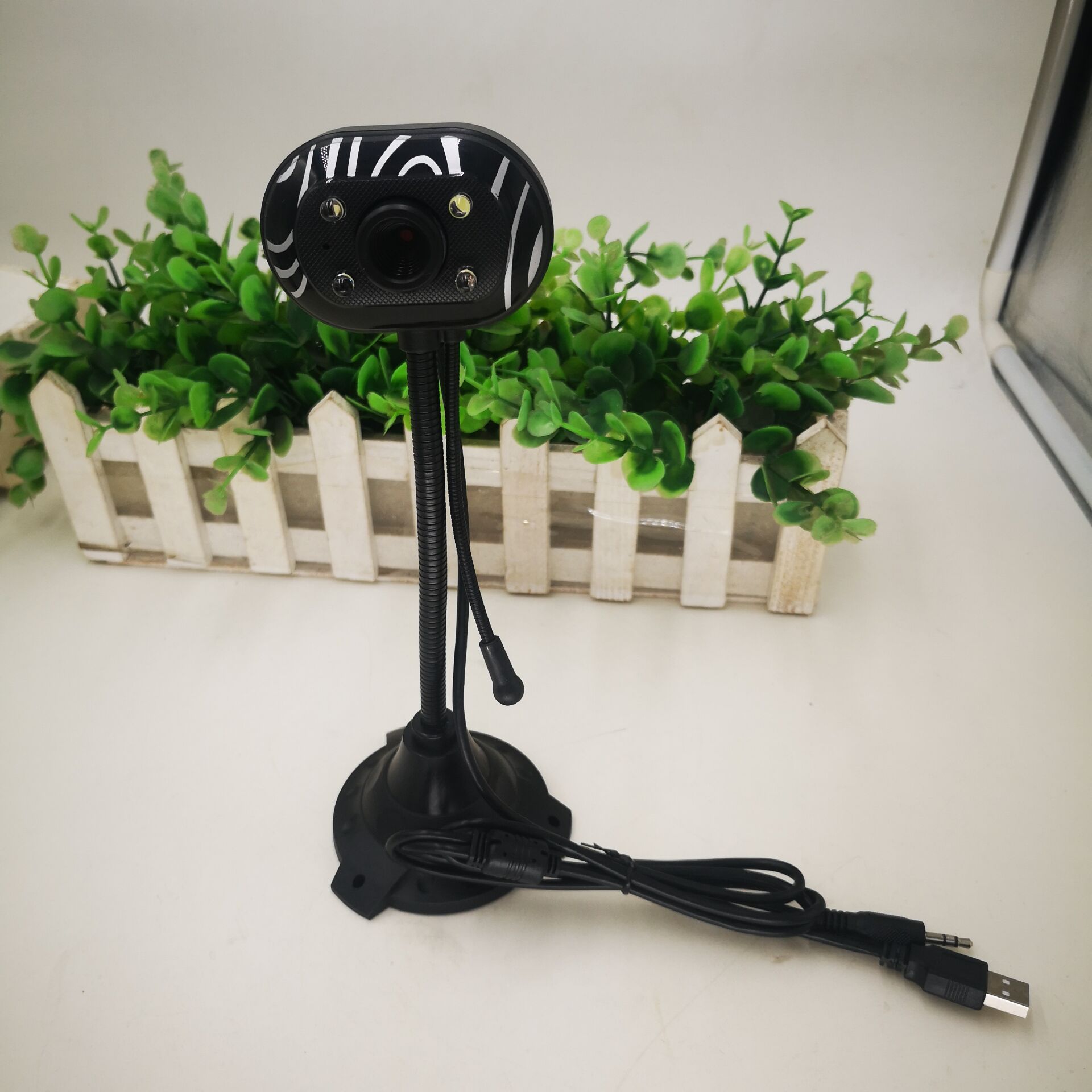 20444461104_1199066899