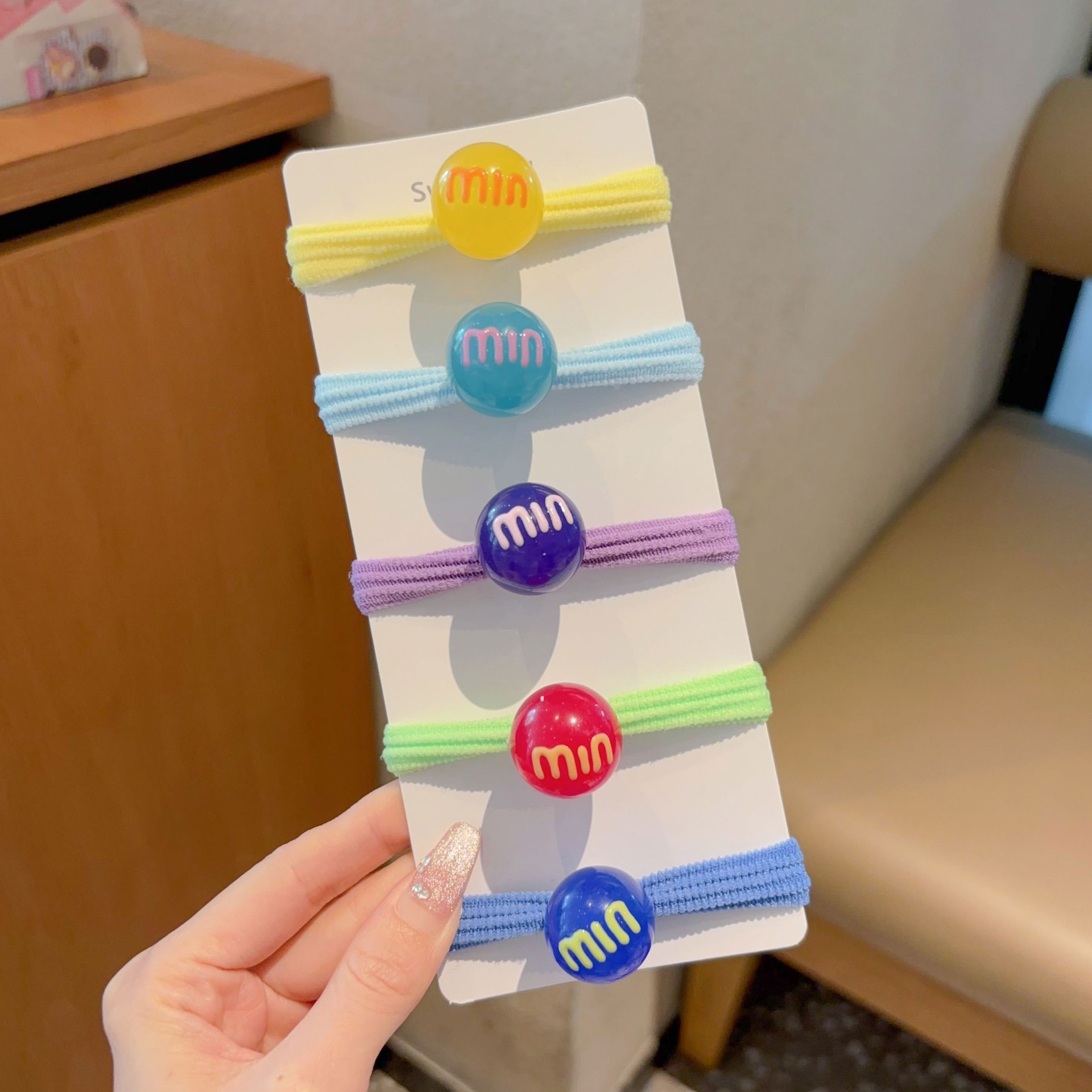 Las muchachas de la cuerda del pelo del color del caramelo no hacen daño al pelo pequeña tira de goma Lazo de la cuerda del pelo tocado niños lindos cubierta de cuero de la banda del pelo del bebé