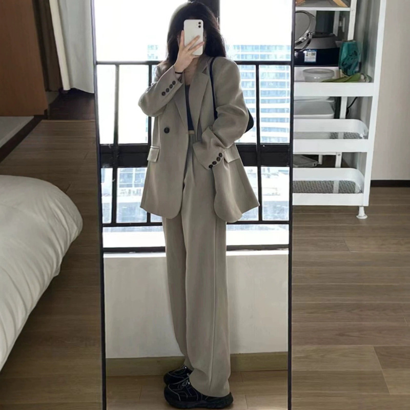 Gray women's suit set with a high-end feel, 2026 new model for petite women, casual blazer and wide-leg pants two-piece set Gray women's suit set with a high-end feel, 2026 new model for petite women, casual blazer and wide-leg pants two-piece set