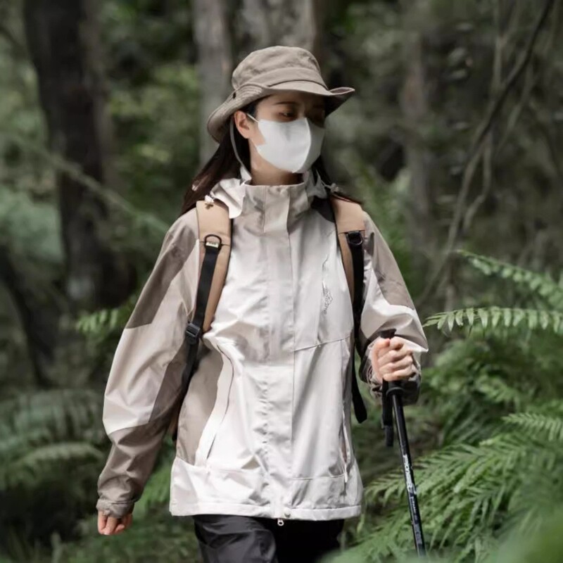 Three-in-one Detachable Water-repellent Women's Casual Spring and Autumn Jacket Outdoor Fashionable Windproof Mountaineering Jacket