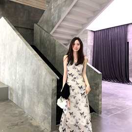 新中式水墨蝴蝶印花吊带连衣裙女气质高级感长款裙子2026夏季新款