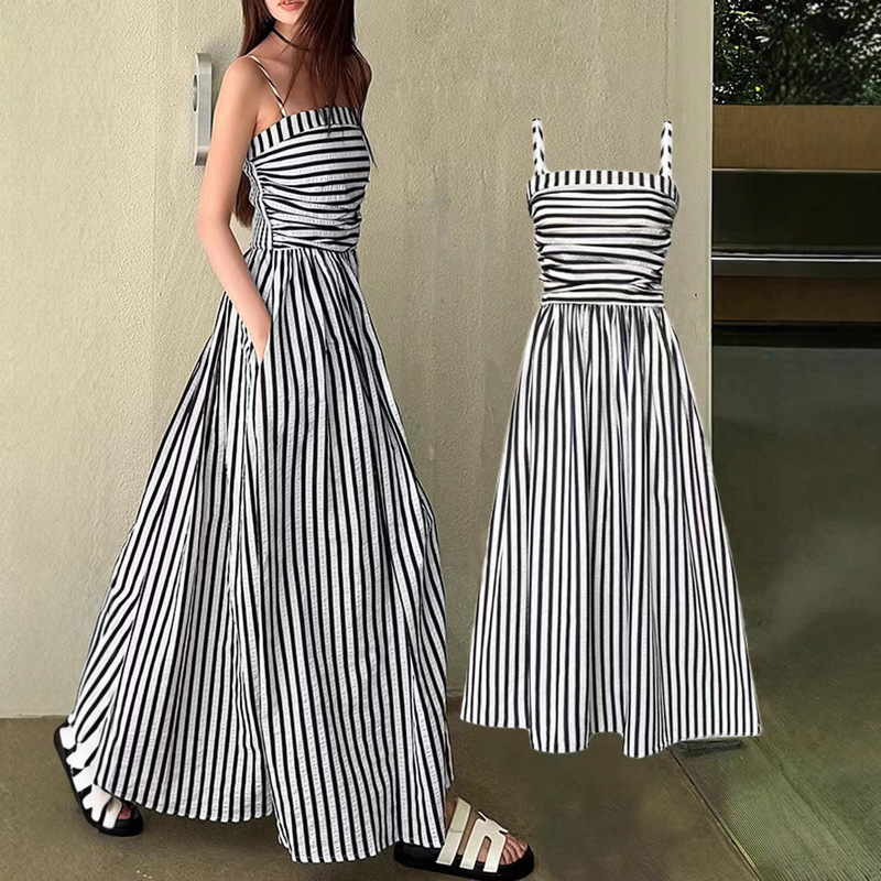 Cross-Border European and American Summer 2026 New Striped Spaghetti Strap Dress for Women, Elegant Waist-Cinching Off-Shoulder Tube Top Long Dress Cross-Border European and American Summer 2026 New Striped Spaghetti Strap Dress for Women, Elegant Waist-Cinching Off-Shoulder Tube Top Long Dress
