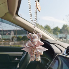 自動車のストラップを入れて車のバックミラーにアクセサリーを掛けます。