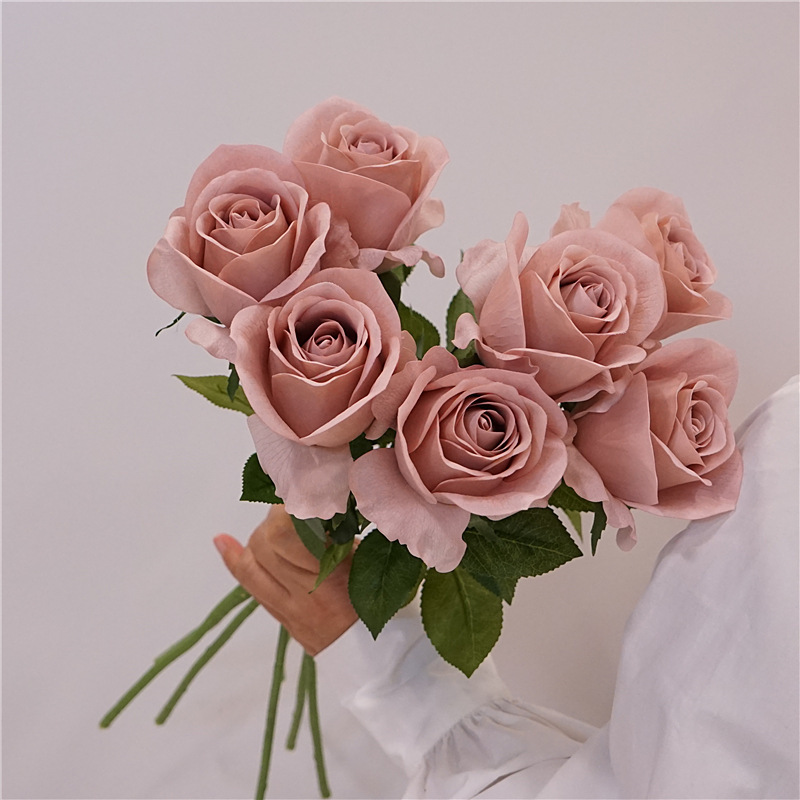New Artificial Flowers with a Realistic Feel, Moisturizing Roses for Living Room and Dining Table Decoration, Flower Arrangements, Home Decor, Wedding Photography Props New Artificial Flowers with a Realistic Feel, Moisturizing Roses for Living Room and Dining Table Decoration, Flower Arrangements, Home Decor, Wedding Photography Props