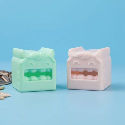 New creative calf-shaped melon seed peeling artifact lazy person peeling melon seeds manual sheller household sheller