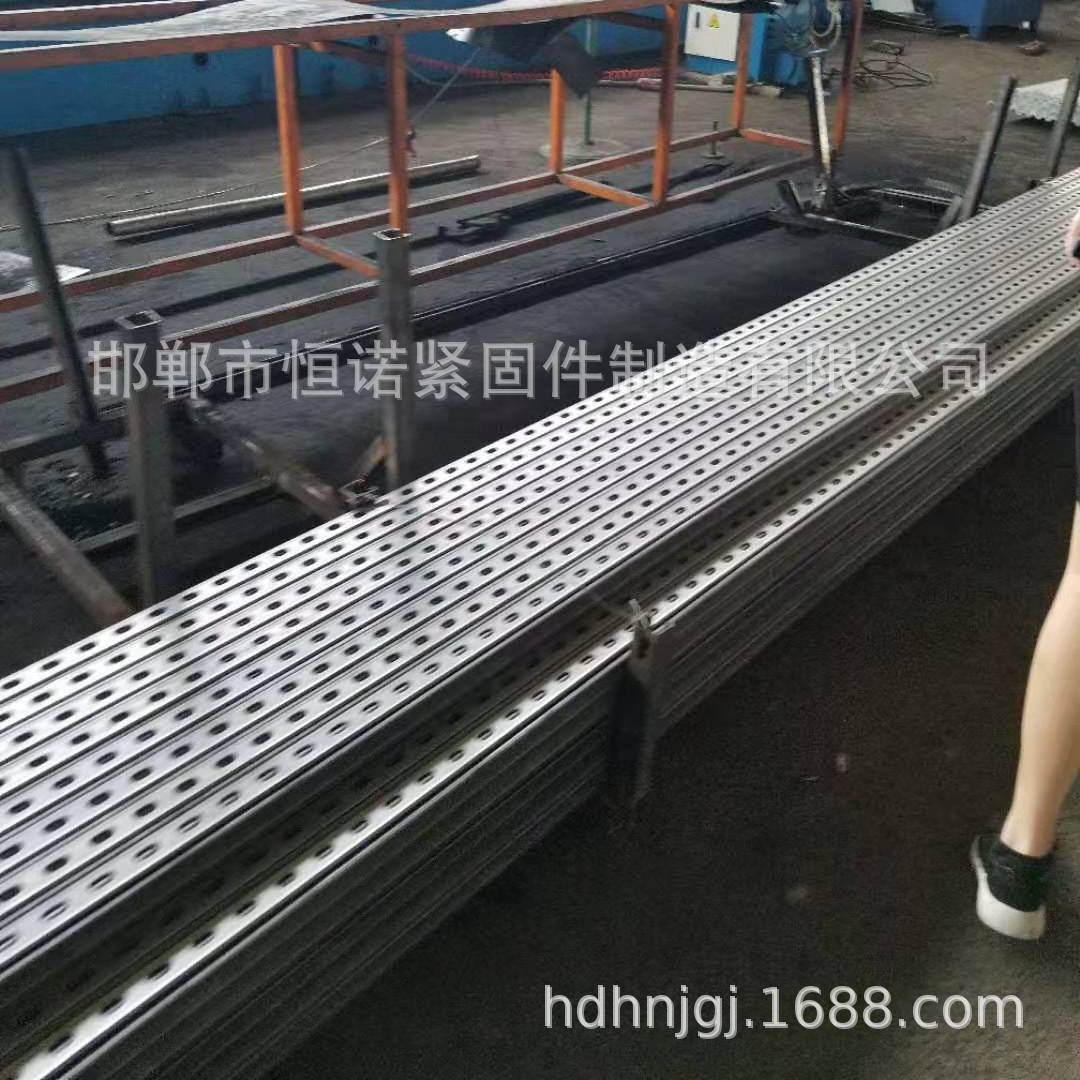厂家供应热镀锌托臂支架 冷弯型预埋槽道 恒诺U型钢支架厂家